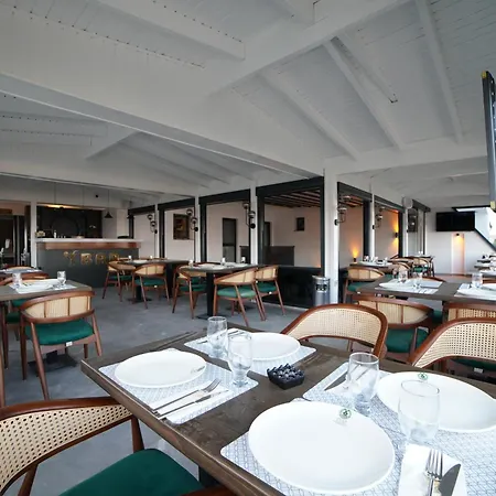 ホテル Luxury Boutuiqe ダッチャ