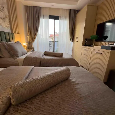 Luxury Boutuiqe