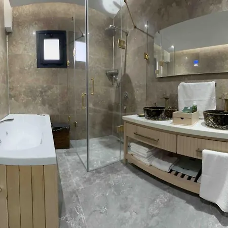 Luxury Boutuiqe ホテル 4*