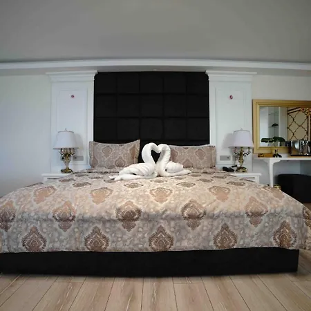 Отель Luxury Boutuiqe